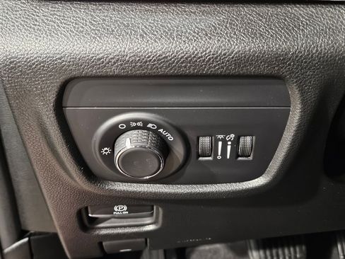 Used 2024 Jeep Grand Cherokee Altitude image 25