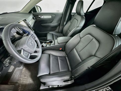 Used 2023 Volvo XC40 B4 Ultimate FWD image 13