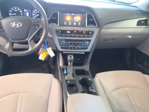 Used 2016 Hyundai Sonata SE FWD image 4