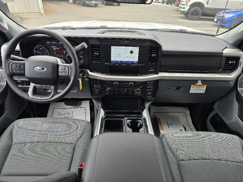 New 2025 Ford F450 XLT image 3