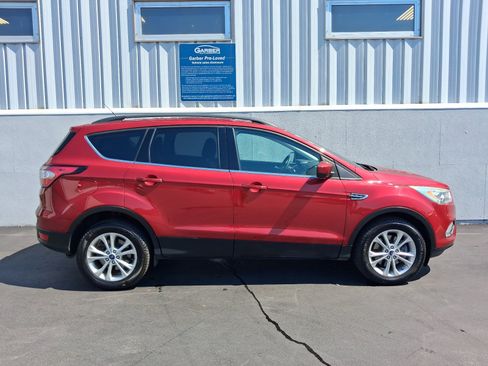 Used 2017 Ford Escape SE w/ Equipment Group 201A AWD/4WD image 9