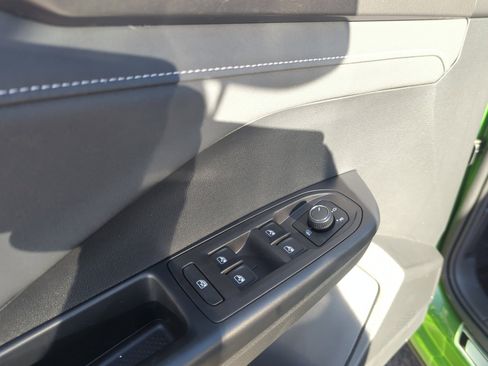 New 2026 Volkswagen Taos SE image 13