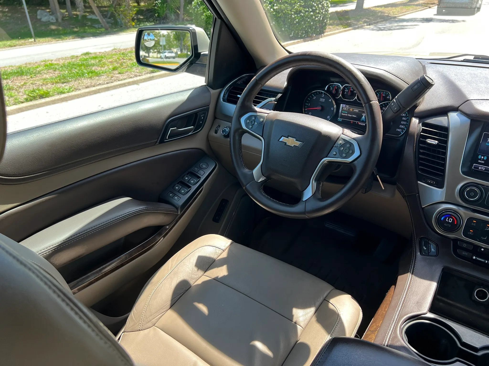 Used 2016 Chevrolet Suburban LT RWD image 29