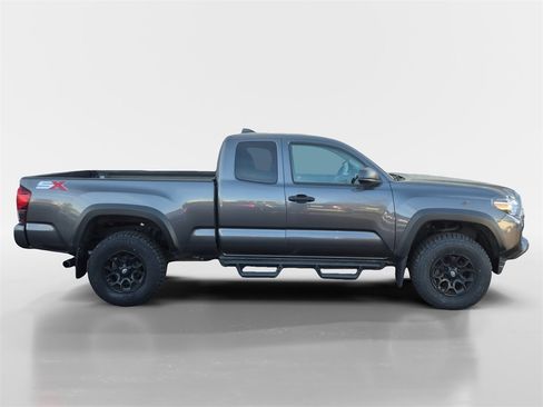 Used 2022 Toyota Tacoma SR image 3