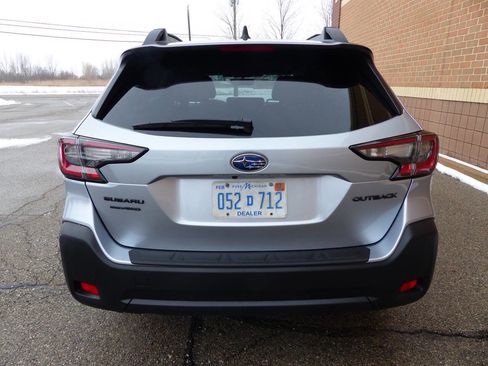 Used 2025 Subaru Outback Onyx Edition image 8