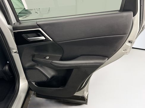 Used 2024 Mitsubishi Outlander SE image 33