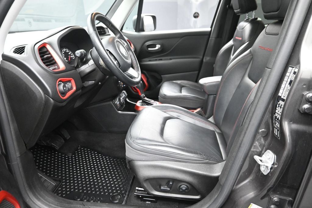 Used 2020 Jeep Renegade Trailhawk w/ Premium Leather Group AWD/4WD image 16