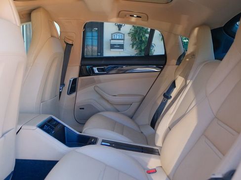 Used 2017 Porsche Panamera image 35