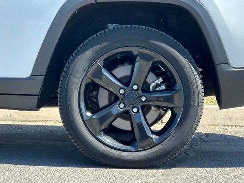 Certified 2023 Jeep Grand Cherokee L Laredo AWD/4WD image 26