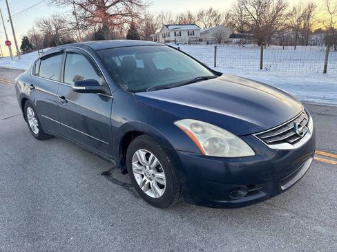 Used 2010 Nissan Altima 2.5 SL w/ Convenience Pkg image 2