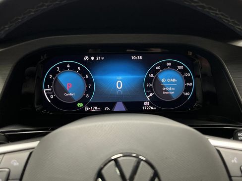 Used 2024 Volkswagen Atlas Cross Sport SE w/ Panoramic Sunroof Package image 17