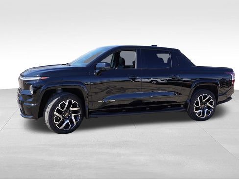 Certified 2025 Chevrolet Silverado EV RST image 10