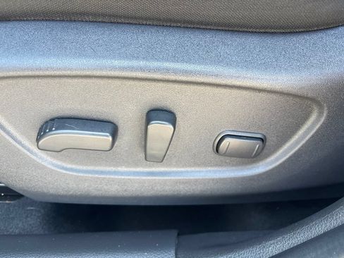 Used 2019 Nissan Rogue SV AWD/4WD image 18