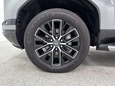 Used 2025 Lexus GX 550 GX 550 Premium+ Sport Utility w/ Accessory Package (2T) image 24