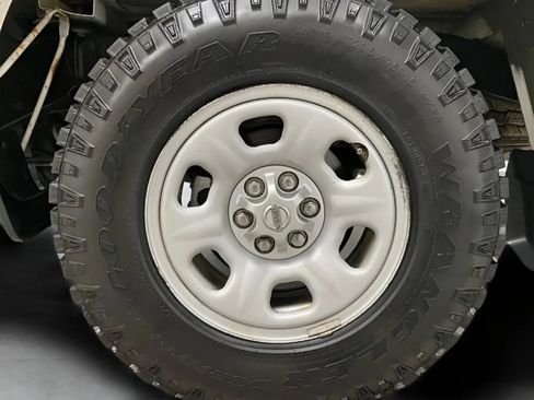 Used 2019 Nissan Frontier S RWD image 25