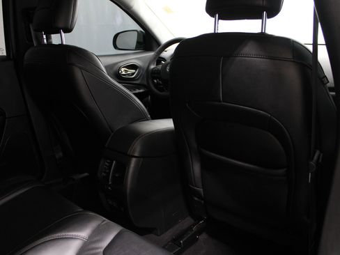 Used 2023 Jeep Cherokee Altitude Lux AWD/4WD image 22
