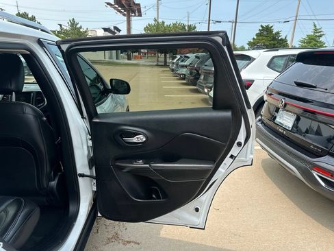 Used 2015 Jeep Cherokee Limited AWD/4WD image 20