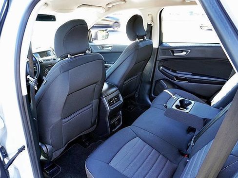 Used 2018 Ford Edge SE image 19