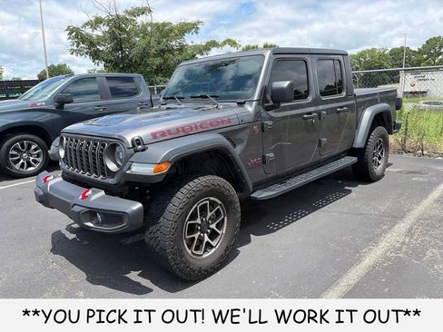 Used 2024 Jeep Gladiator Rubicon w/ Technology Group AWD/4WD image 3