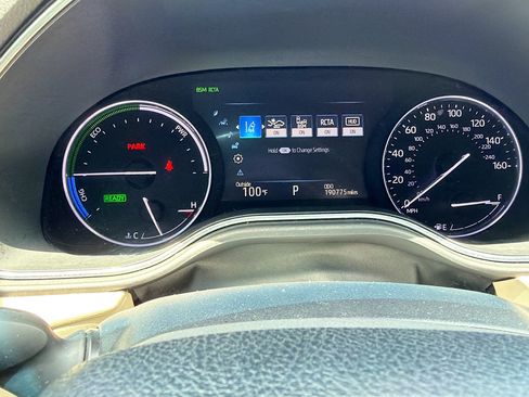 Used 2019 Toyota Avalon Limited FWD image 39