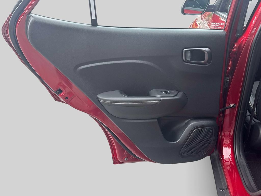 Certified 2024 Hyundai Venue Limited FWD image 11