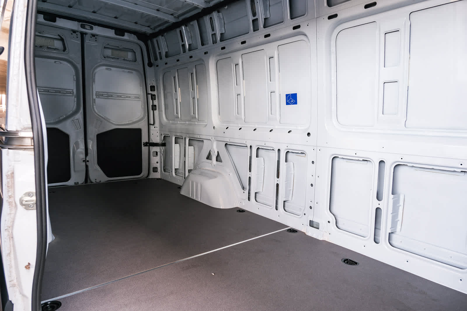 New 2025 Mercedes-Benz eSprinter 170 Cargo image 15