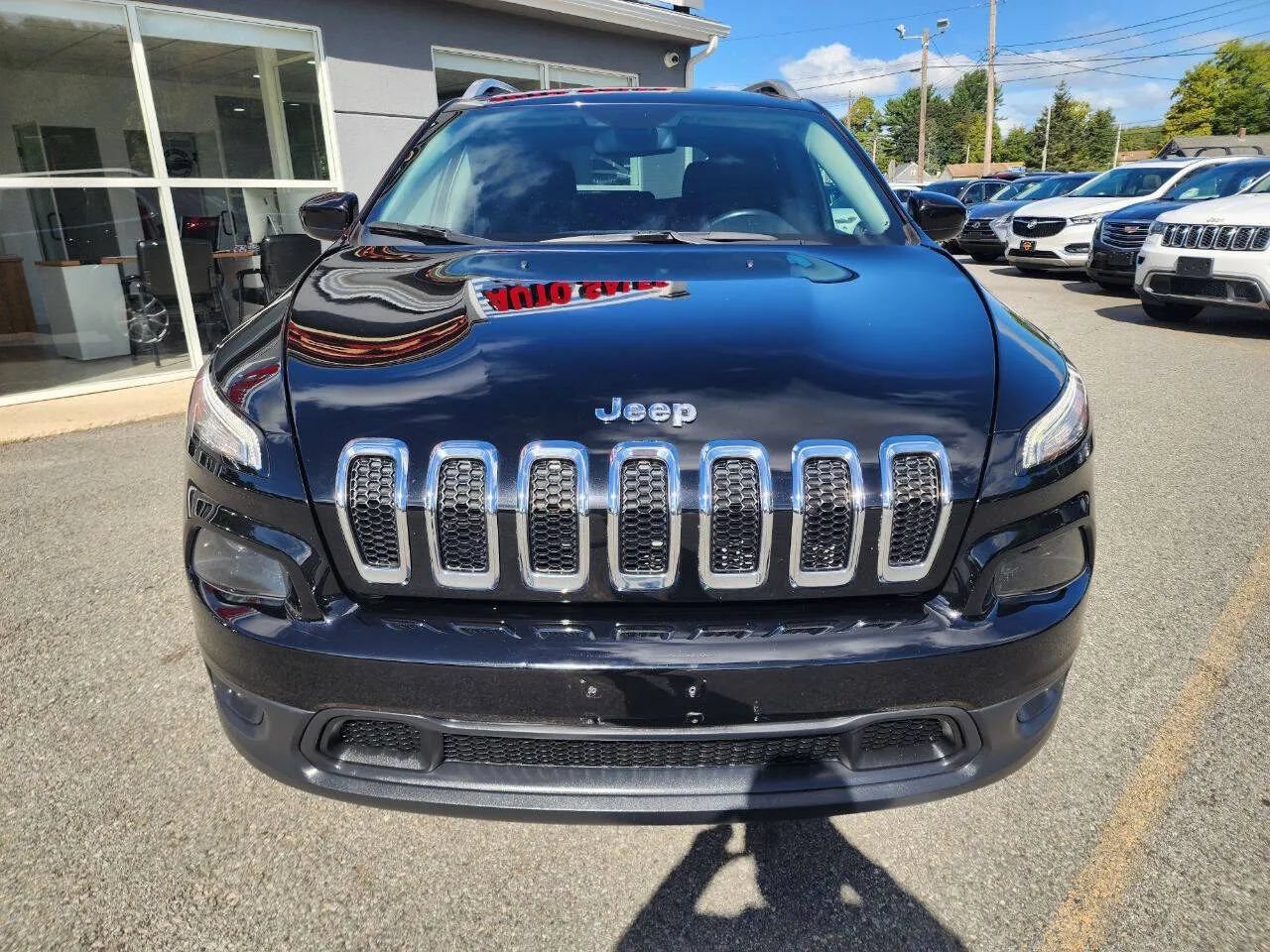 Used 2017 Jeep Cherokee Latitude w/ Cold Weather Group AWD/4WD image 2