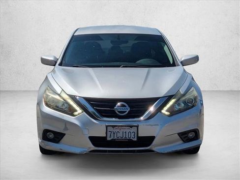 Used 2016 Nissan Altima 2.5 SR w/ LED Appearance Package FWD image 2