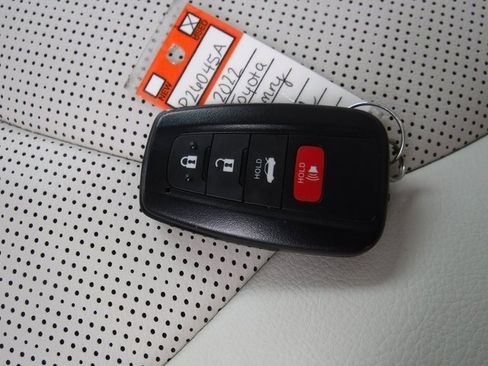 Used 2022 Toyota Camry XLE w/ Navigation Upgrade Package image 61