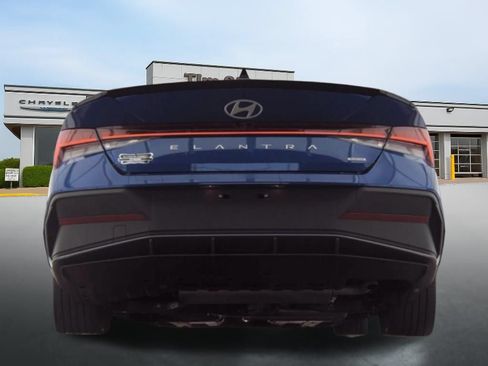 Used 2026 Hyundai Elantra SEL w/ Cargo Package FWD image 4