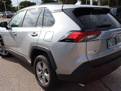 Used 2025 Toyota RAV4 XLE FWD image 5