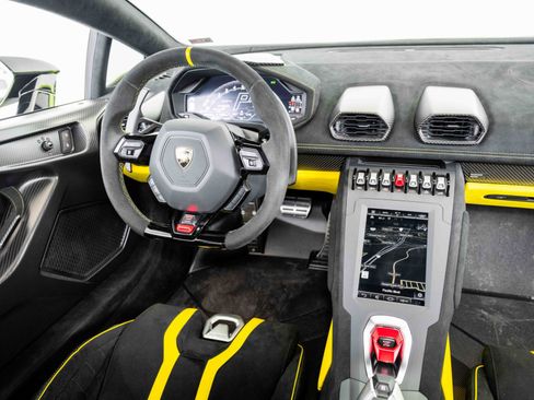 Used 2022 Lamborghini Huracan STO image 20