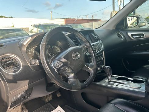 Used 2020 Nissan Pathfinder SL FWD image 3