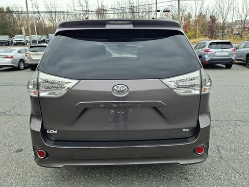 Used 2011 Toyota Sienna SE image 5
