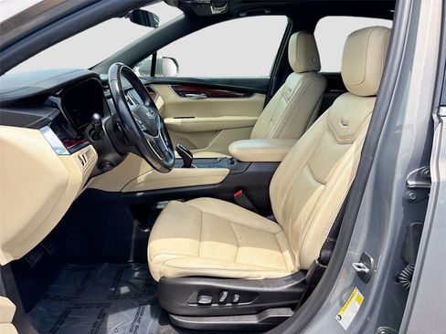 Used 2018 Cadillac XT5 Luxury w/ Driver Awareness Package image 23