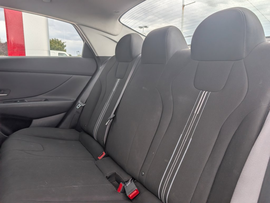 Used 2023 Hyundai Elantra SEL FWD image 9