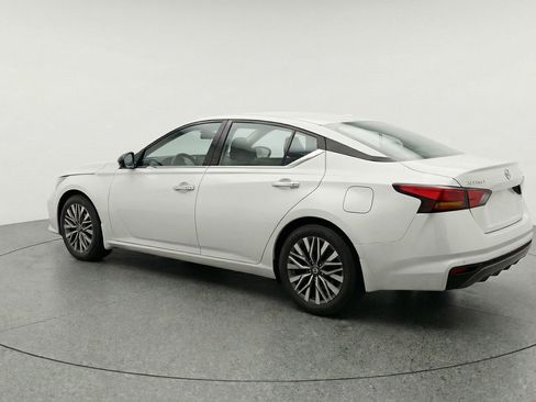 Used 2025 Nissan Altima 2.5 SV image 6