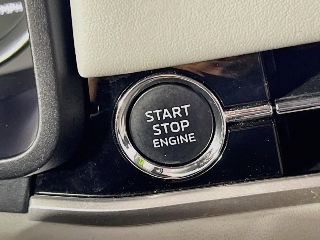 Used 2025 Mitsubishi Outlander SE FWD image 19