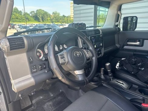Used 2014 Toyota FJ Cruiser 4WD w/ Upgrade Package image 11
