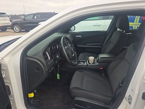 Used 2016 Dodge Charger SE RWD image 22
