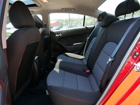 Used 2018 Kia Forte S w/ S Technology Plus Package FWD image 11