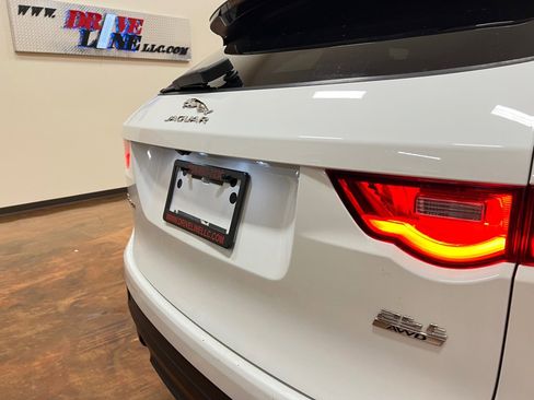 Used 2020 Jaguar F-PACE Premium image 47