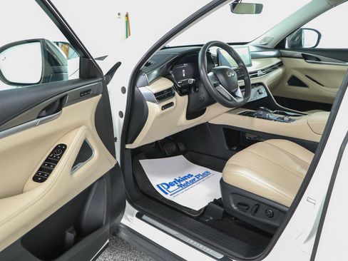Used 2023 INFINITI QX60 Luxe w/ Performance Audio Package AWD/4WD image 3