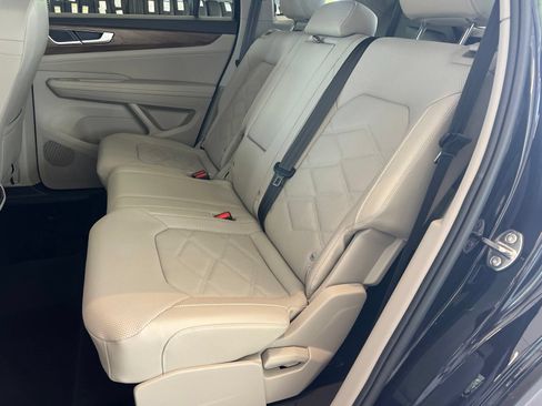 Certified 2026 Volkswagen Atlas SE FWD image 32
