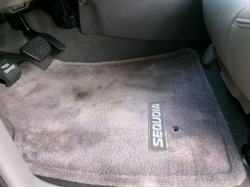 Used 2003 Toyota Sequoia SR5 RWD image 12
