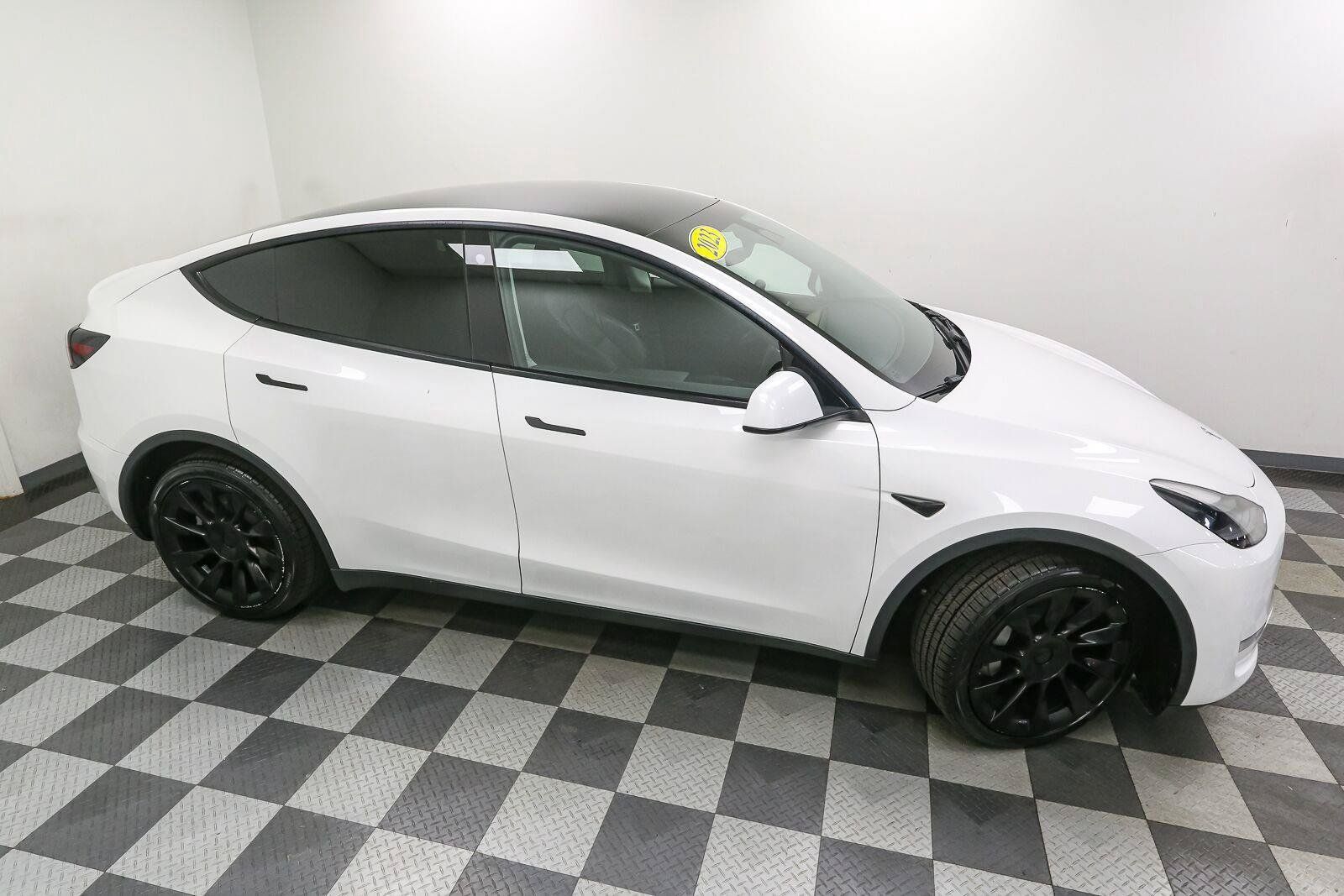 Used 2023 Tesla Model Y Long Range AWD/4WD image 5