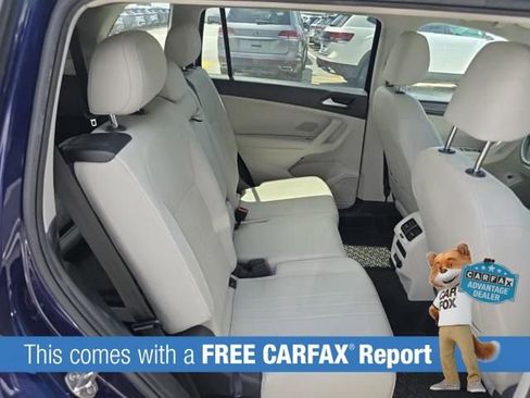 Used 2024 Volkswagen Tiguan SE w/ Panoramic Sunroof Package image 2