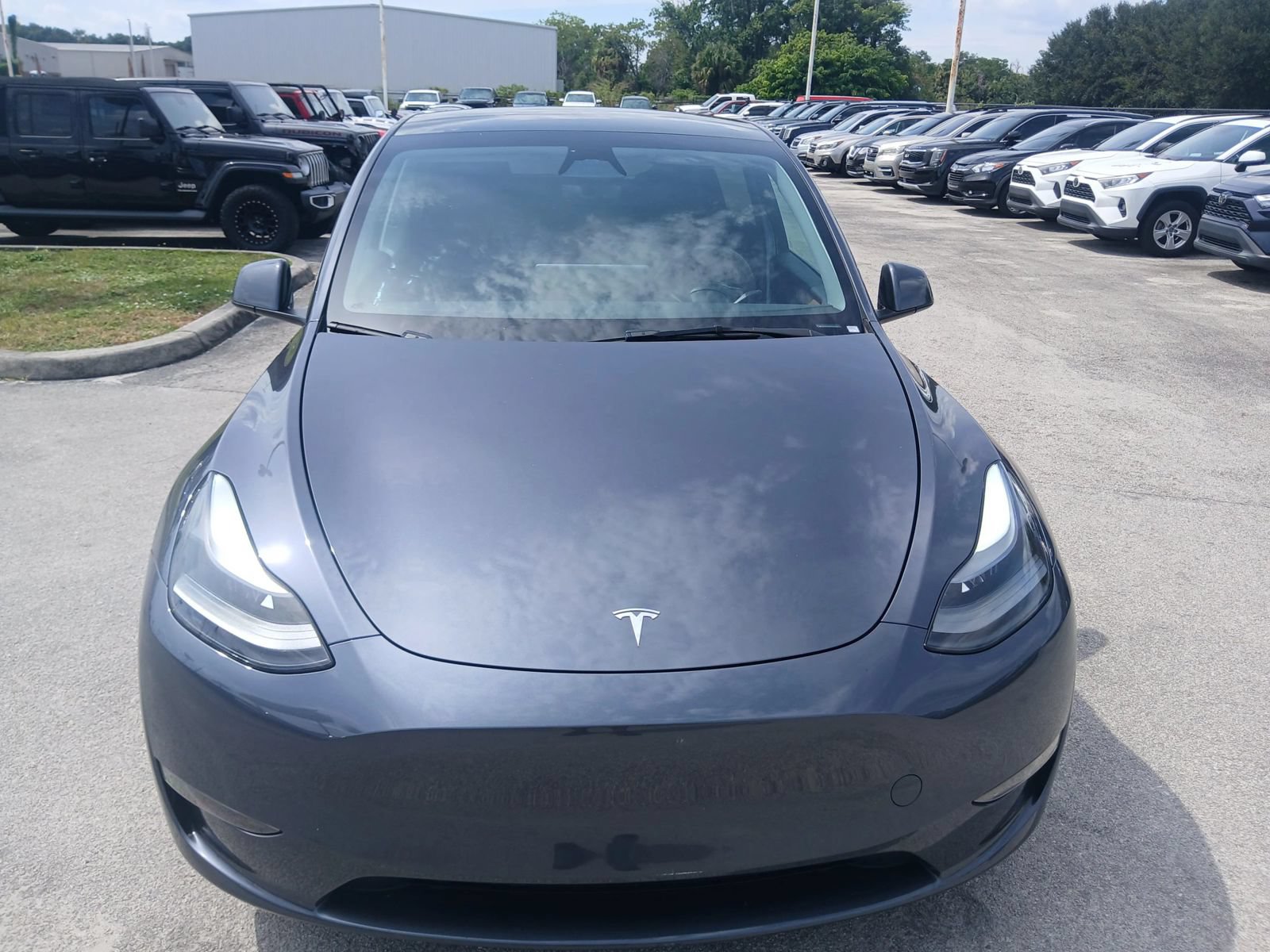 Used 2023 Tesla Model Y Long Range AWD/4WD image 3