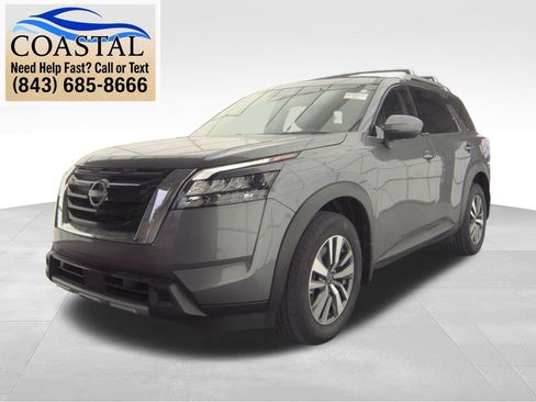 Used 2025 Nissan Pathfinder SL AWD/4WD image 1