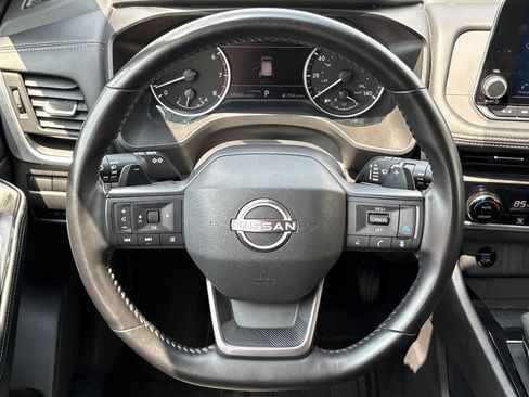 Used 2025 Nissan Rogue SV FWD image 19